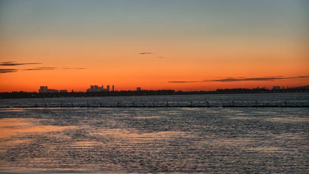 凌晨5点半，武汉上空出现绝美一幕！