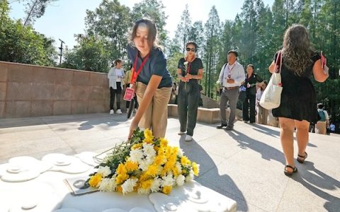 杰夫·格林和飞虎队老兵后代考察武汉两所中学 希望更多青年成为“新时代飞虎队员”