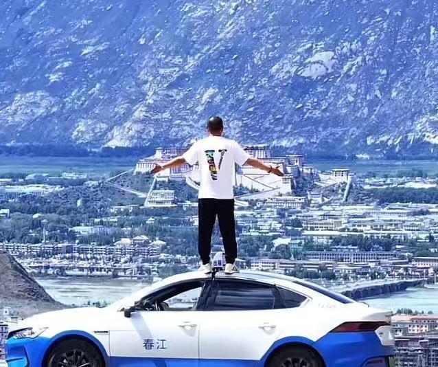 武汉夫妇开出租车自驾3200公里到西藏：最美的风景都在路上