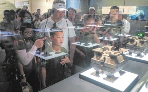 武汉启动“戎光行”尊崇游活动 英雄城向英雄致敬