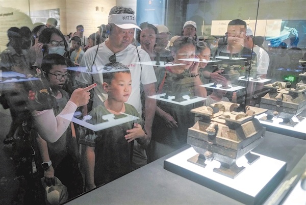 武汉启动“戎光行”尊崇游活动 英雄城向英雄致敬