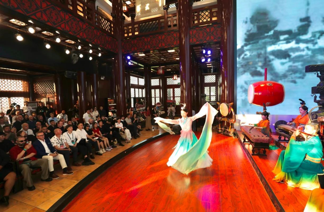 2025世界斯诺克武汉公开赛开杆，国际球星赛前云集东湖