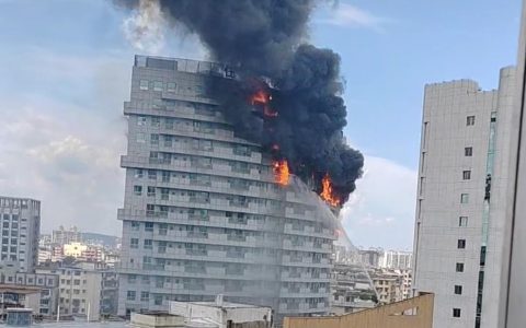 上饶一家医院住院部外墙起火，知情者：患者已全部转移，无人员伤亡