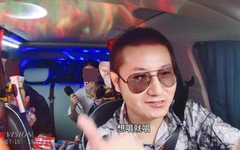 深圳有台“KTV网约车”供乘客免费唱歌，车主：许多人舍不得下车，有人为了唱歌特意改行程