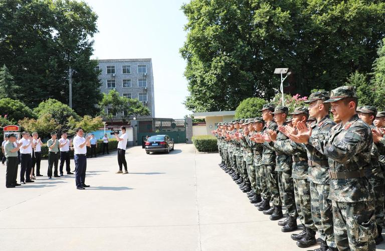 孙道军走访慰问在仙驻军单位和军队离休干部