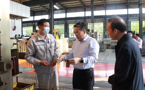 孙道军与长江产业投资集团汽车公司负责人座谈