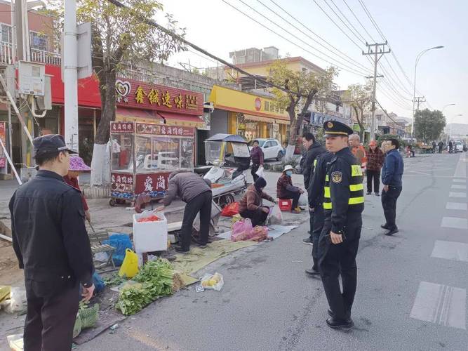 市城市管理执法局刚柔并济治理占道经营