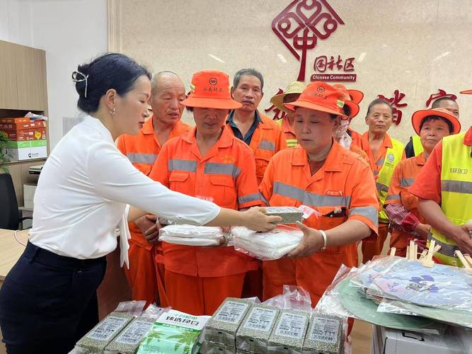 情系环卫工人 赠送清凉物资