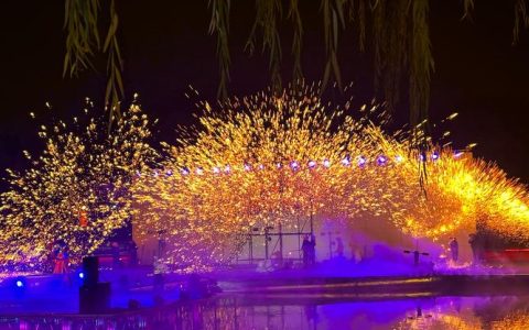 夜游启幕 铁花璀璨