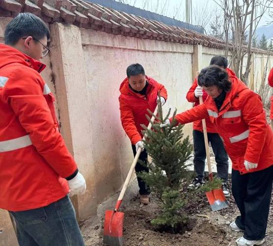 市林业事业发展中心全力应烤为苗木解渴