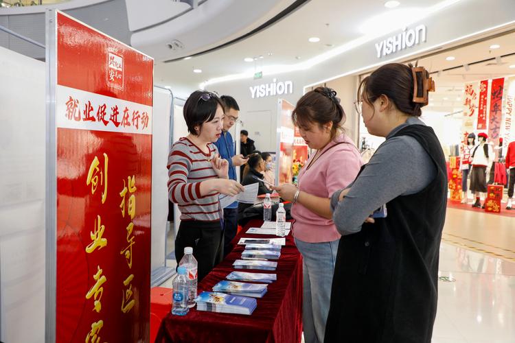 我市发放高校毕业生就业创业大礼包