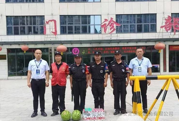 仙桃义工开展夏日送清凉公益活动