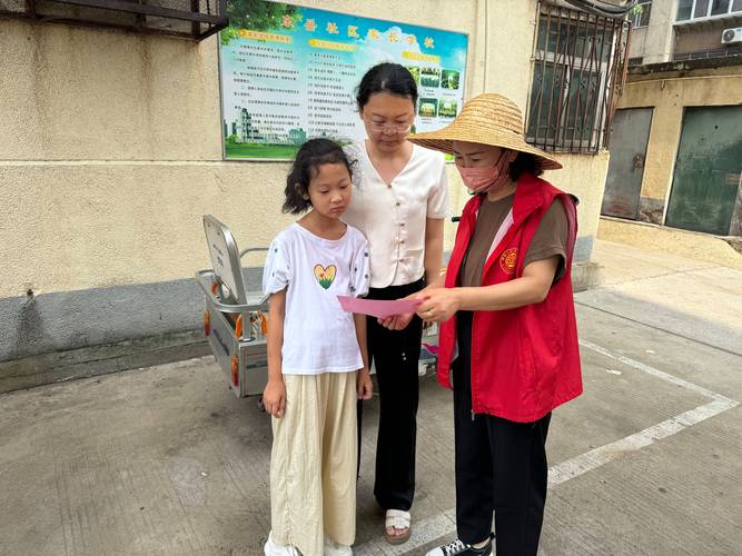 多部门联手进社区 筑牢暑期防溺水安全网