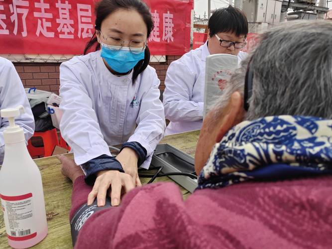 中医义诊进基层 健康服务面对面