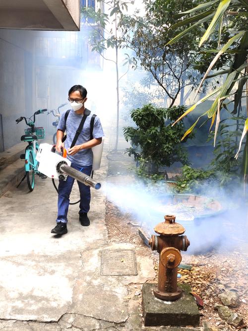 排湖旅游度假区打响灭蚊战48处重点区域完成消杀