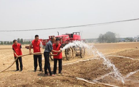 彭场镇集中提灌打井抗旱保生产