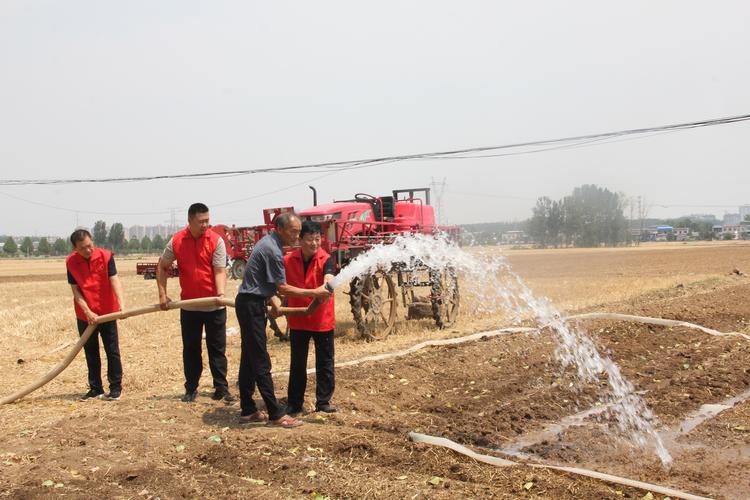 彭场镇集中提灌打井抗旱保生产