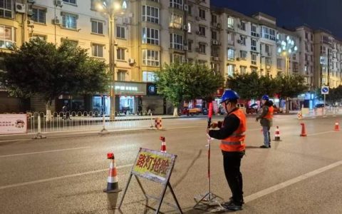 市路灯局迎战高温守护城市安全照明