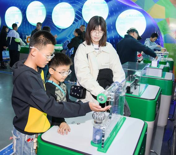 市科技馆暑期科学课堂受追捧