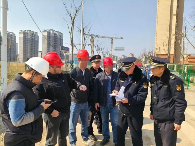 市城市管理执法局清障护畅在行动