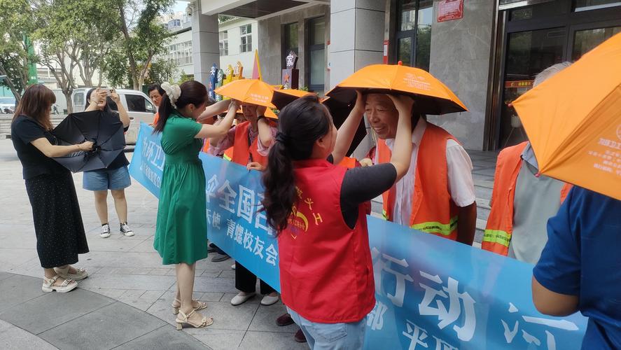 爱心伞公益行动为环卫工人送清凉