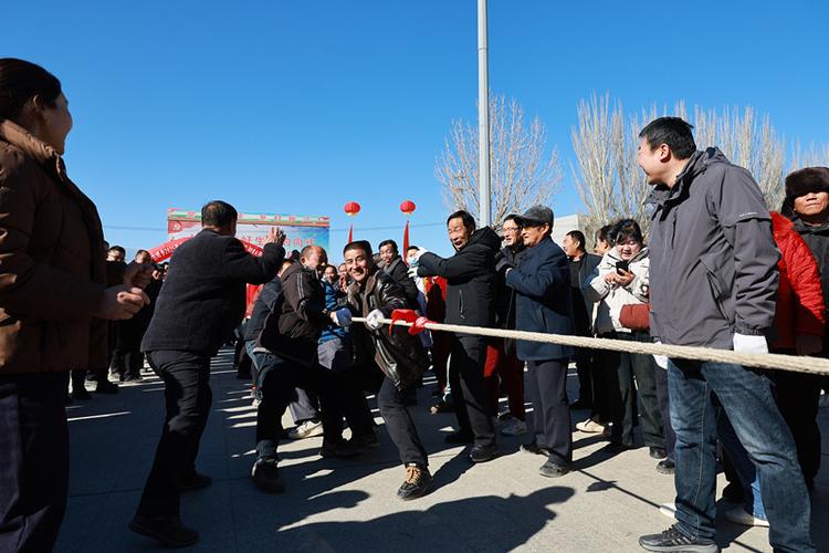 仙桃首场村BA激情开赛，民族互赠暖赛场