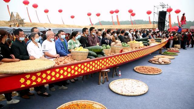 孙道军调研黄鳝产业、清洁家园行动和中国农民丰收节湖北主会场筹备工作