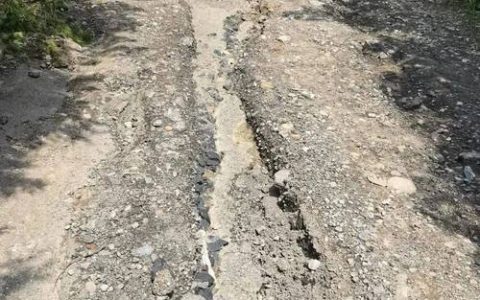 坑洼路变“民心路”