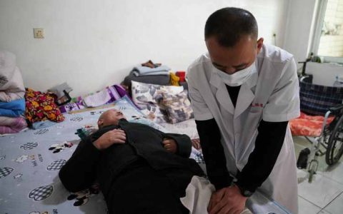 用双手“推拿”困境人生——记沔城回族镇自强不息残疾人郑相付