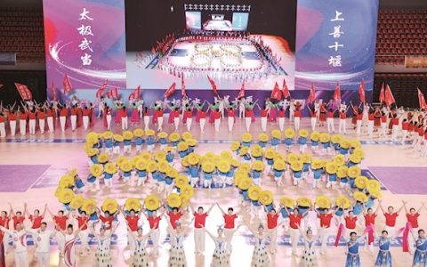 奥运冠军现场发出倡议 湖北第十七届    “全民健身日”活动启动