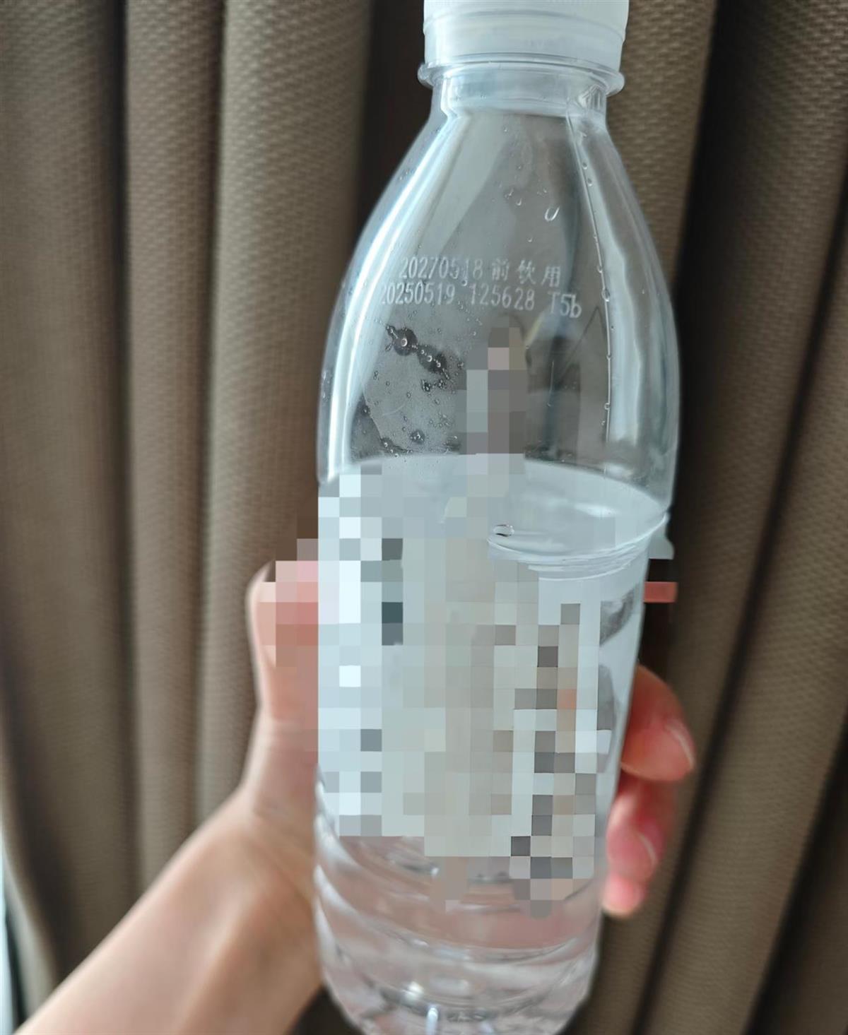 女子酒店喝出“咸味矿泉水”，酒店称可免房费并赔偿500元，当地市监局：已送检