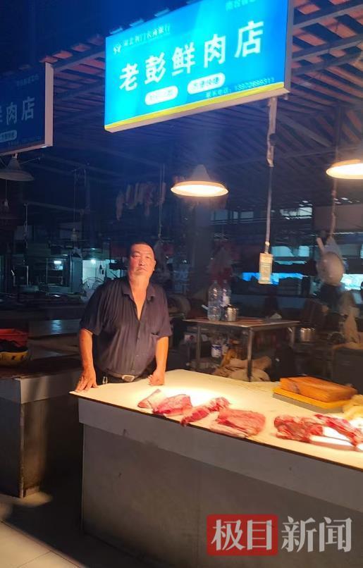 凌晨4点跳湖救人，58岁彭秀芝说，“只想尽快把人救上来，别的什么都没考虑”