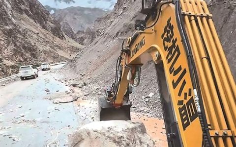 小伙开挖机游中国 一路不忘做好事 6个月游历13省份  坐拥55万粉丝