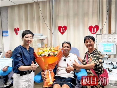 献血400次 创武汉纪录 “杭建权，好样的！”