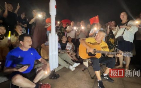 一箭11星海上发射在即，全国各地游客汇聚日照，合唱《我和我的祖国》