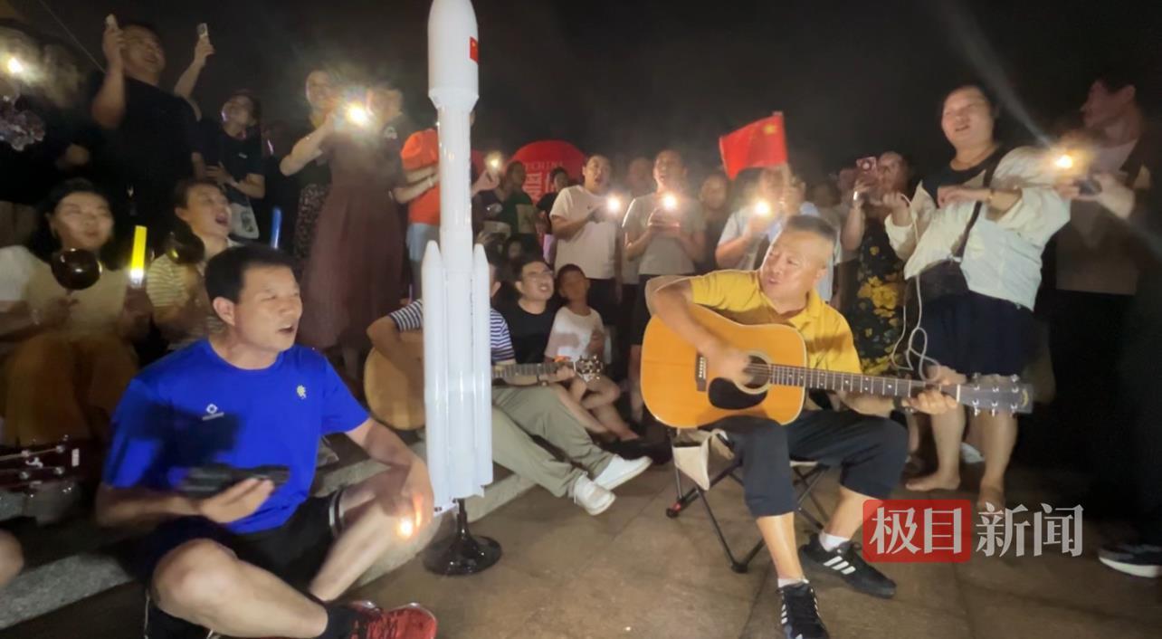 一箭11星海上发射在即，全国各地游客汇聚日照，合唱《我和我的祖国》