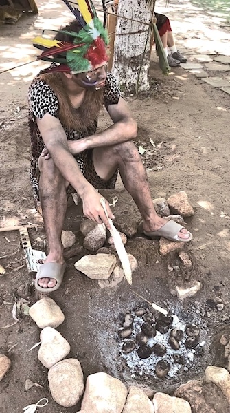 一景区招大学生兼职扮演“野人” 每天300元  2000多人报名最后选出10人