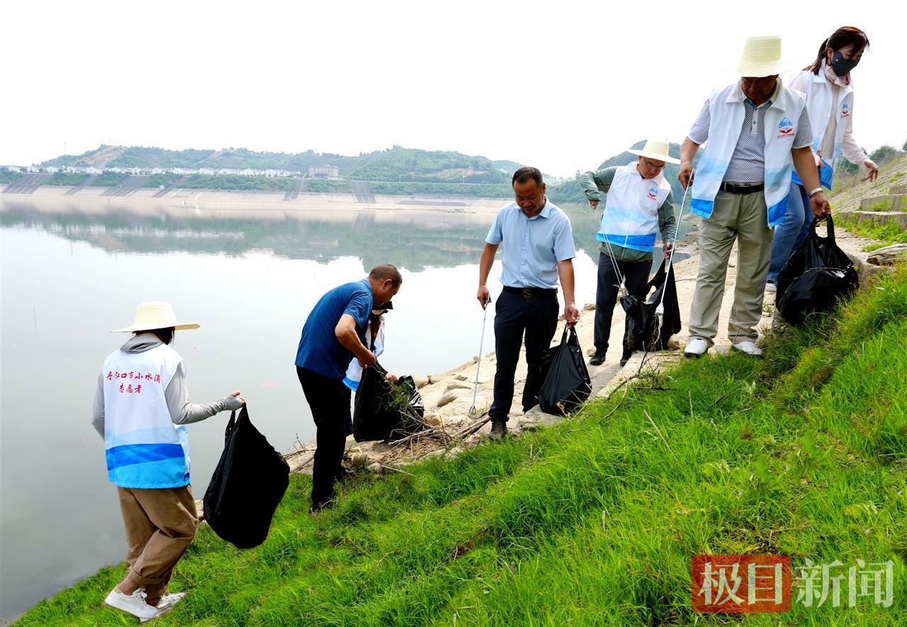 丹江口市库区环保志愿者：没有比守水更大的事