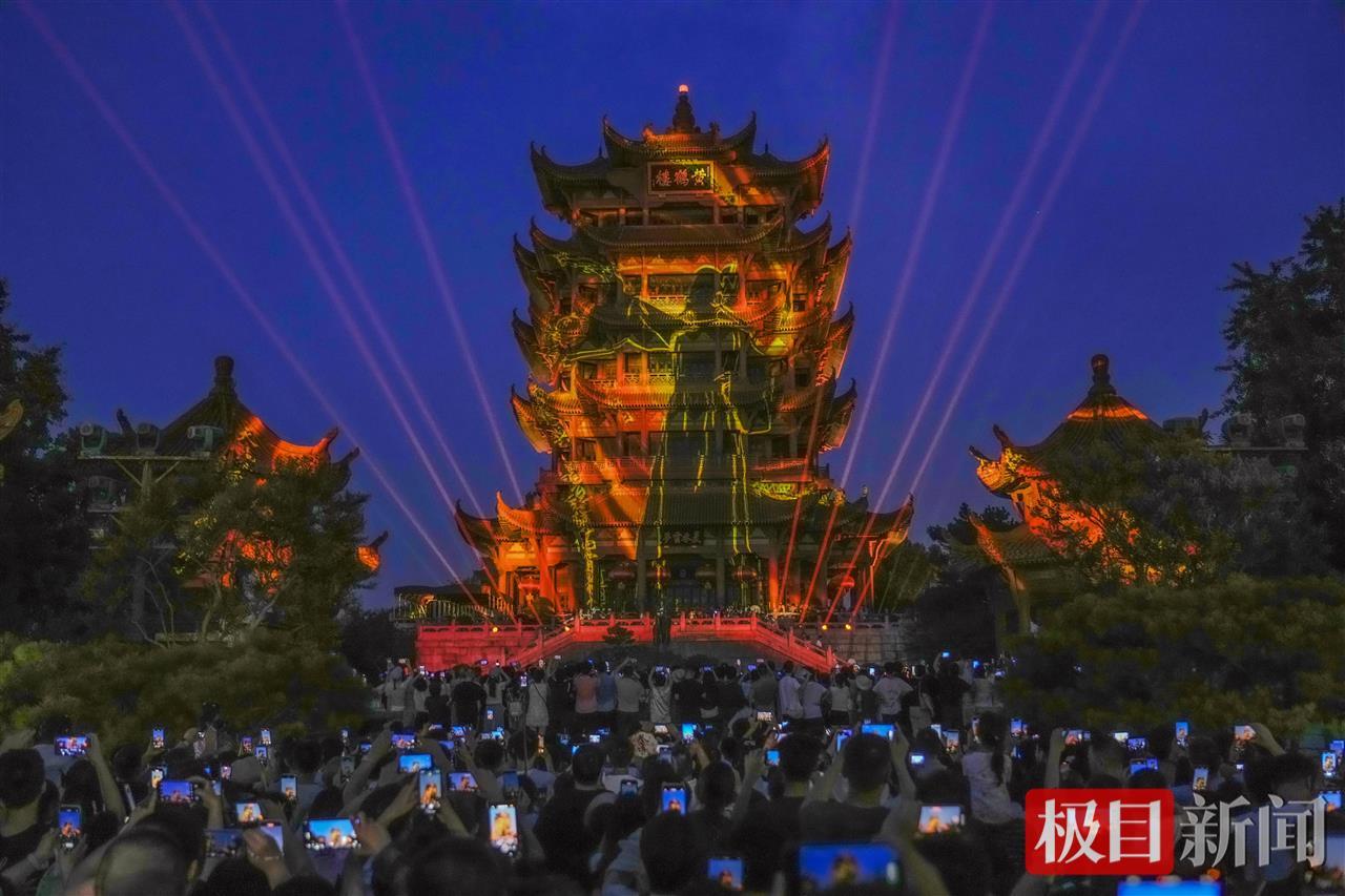 暑期旅游“成绩”出炉 “夜上黄鹤楼”门票预订量同比翻番