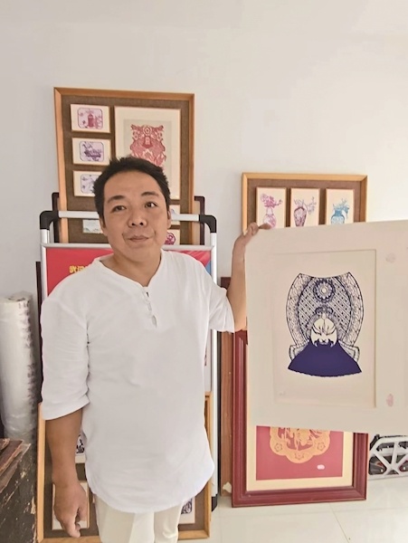 他为无声世界里的孩子打开非遗之门 一把小刻刀 刻出大情怀