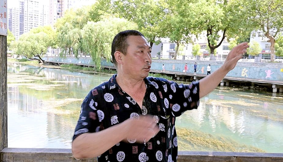 肉铺老板凌晨4时救起湖中溺水女子 女儿微信点赞：“爸爸，好样的！”