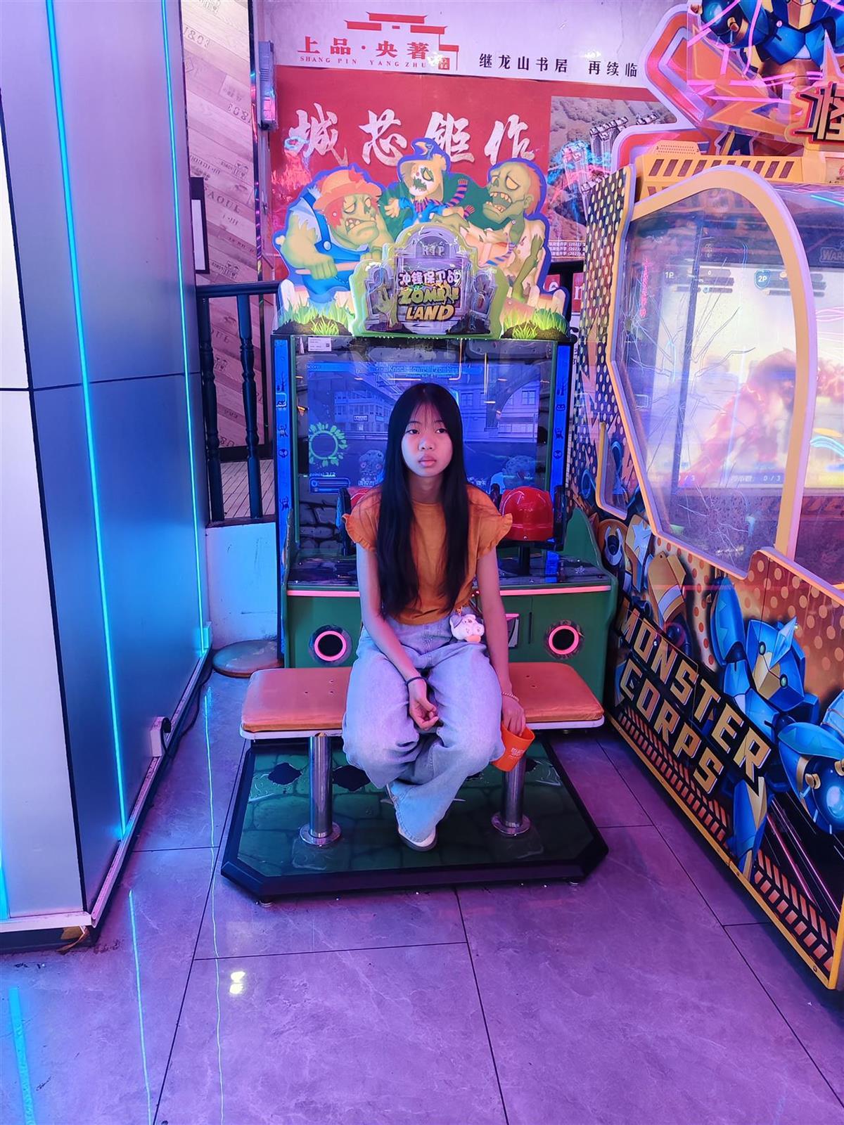 15岁初中女生离家出走6天无音讯，女孩妈妈着急地哭了