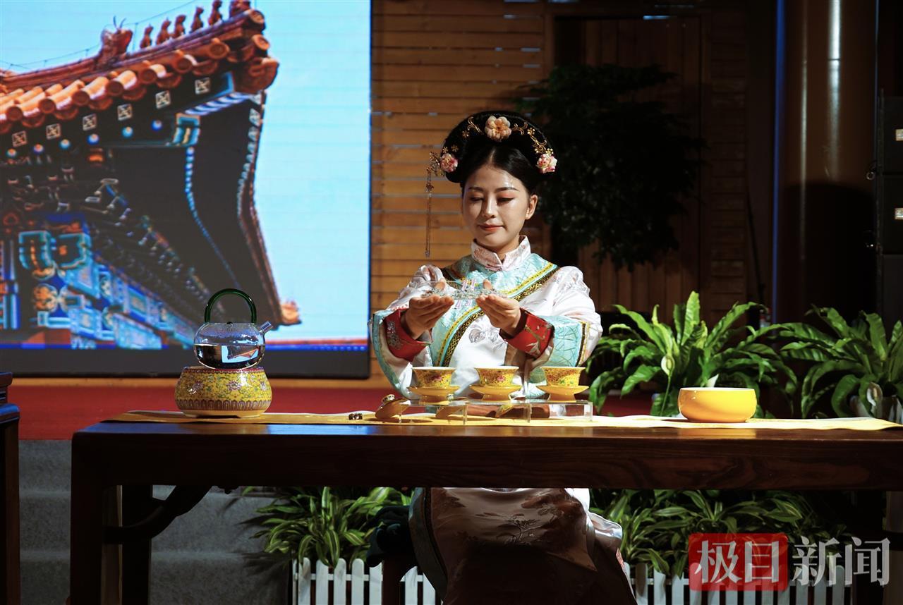 品藤茶喝油茶汤赏非遗，国际友人体验中华茶道千年雅韵