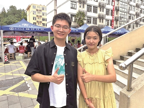 跨越4000公里 “师生”变“同学” 支教师生时隔一年在汉再聚首