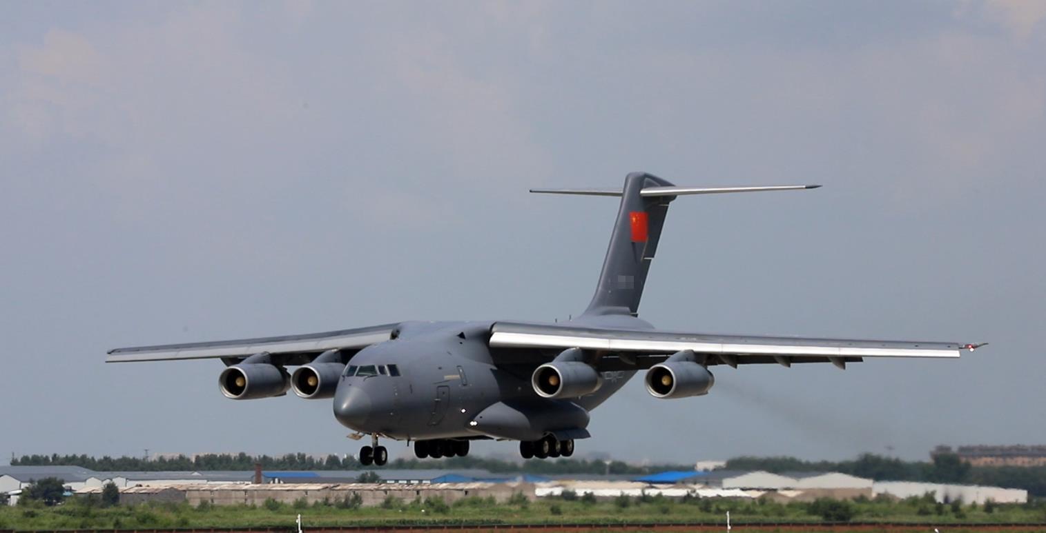 空军使用多架运-20送新飞行学员赴空军航空大学报到，女飞行学员平均成绩超出101分