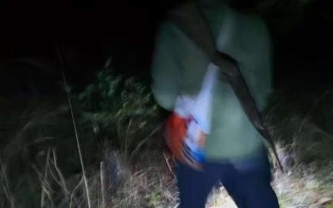 贵州17岁少年前往中缅边境后失联数月，曾发给家人“有人背枪”的照片