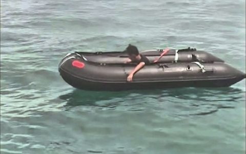 男子乘橡皮艇海上漂流6天 获救时多日未进食  目前在医院接受治疗