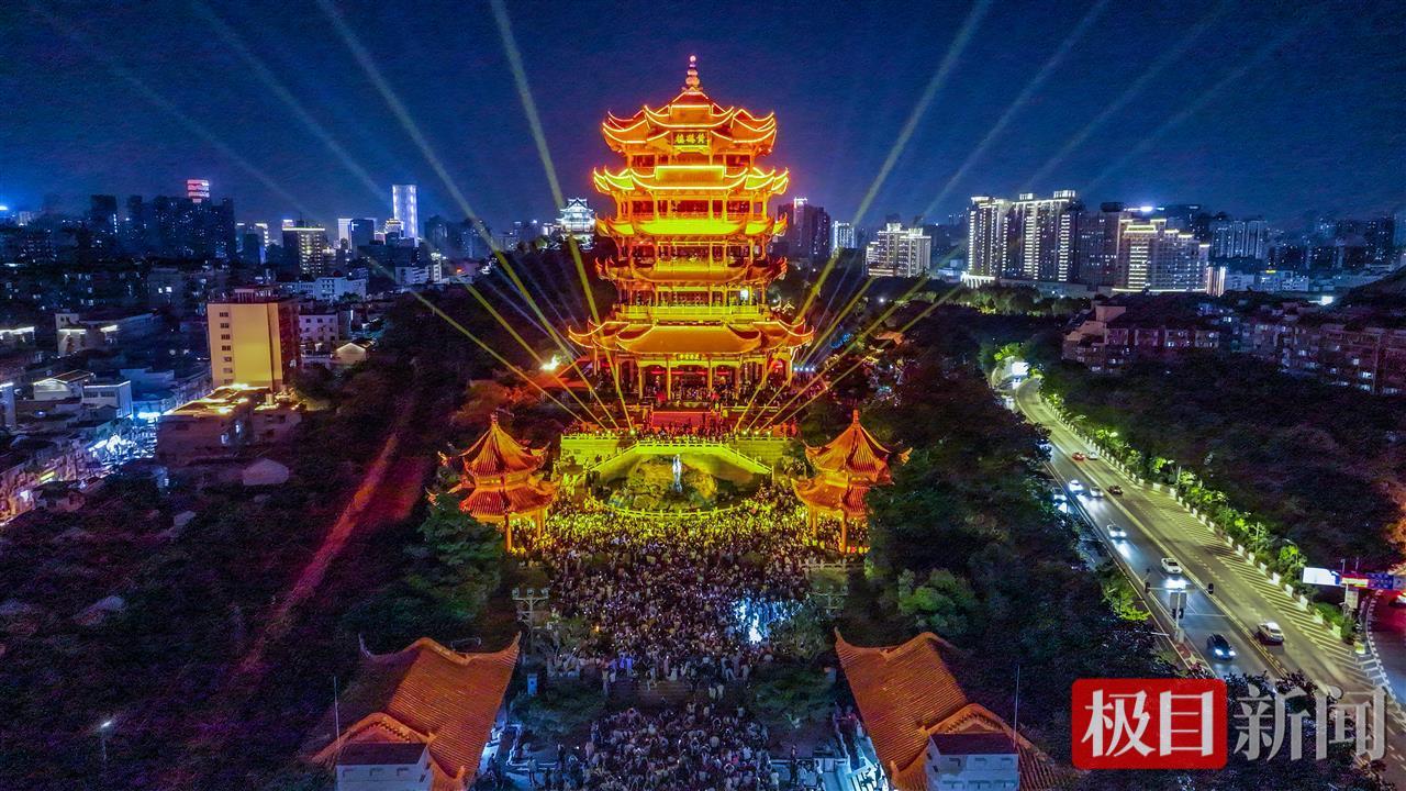 暑期旅游“成绩”出炉 “夜上黄鹤楼”门票预订量同比翻番