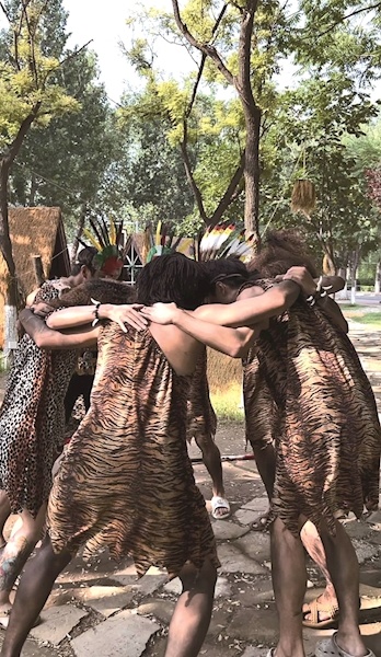 一景区招大学生兼职扮演“野人” 每天300元  2000多人报名最后选出10人