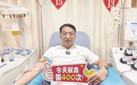 献血400次 创武汉纪录 “杭建权，好样的！”
